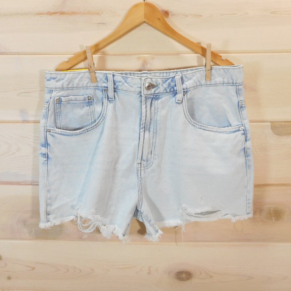 NWT Refuge Denim size 13 Chelsea High Rise Destructed Denim Shorts Cut-off